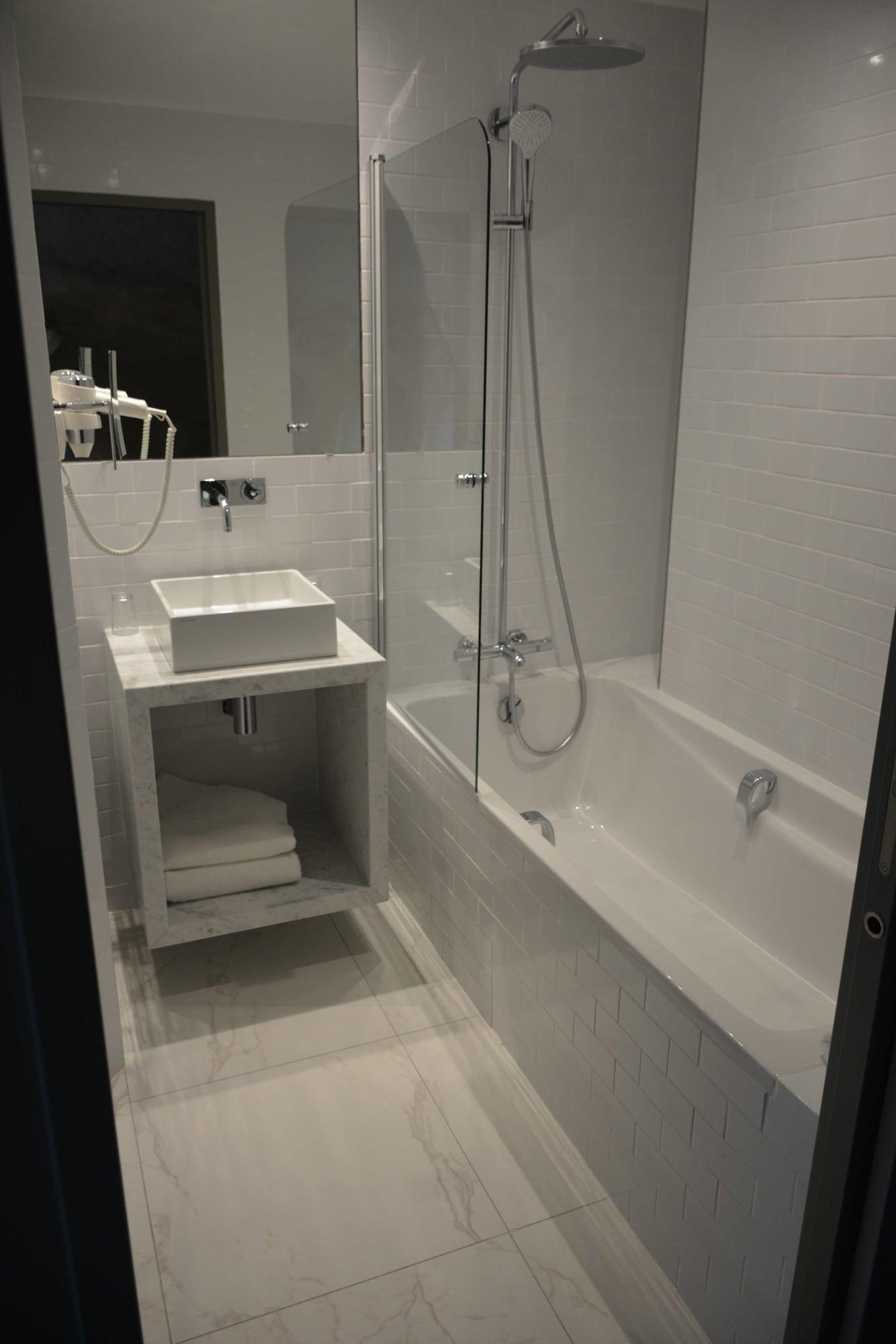 Western Clos Syrah Hotel 4*